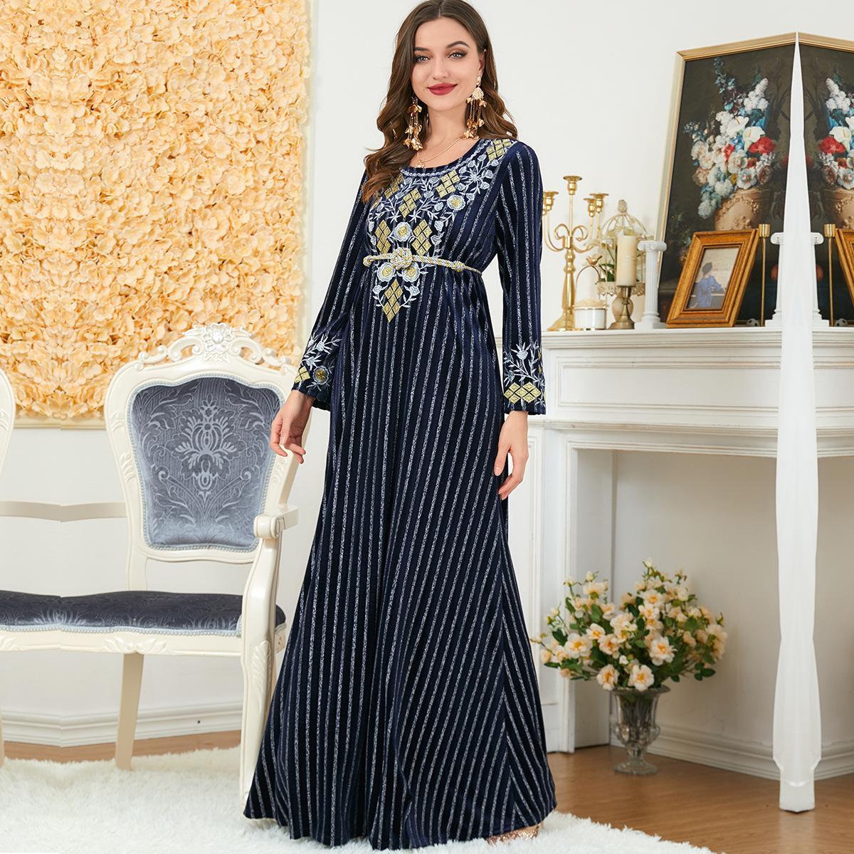 Muslim Women's Wear Robe Bronzing Fabric Embroidered Crew Neck Dress 3261 - Hiychic